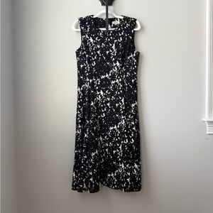 Elegant Black and White Sleeveless Dress
